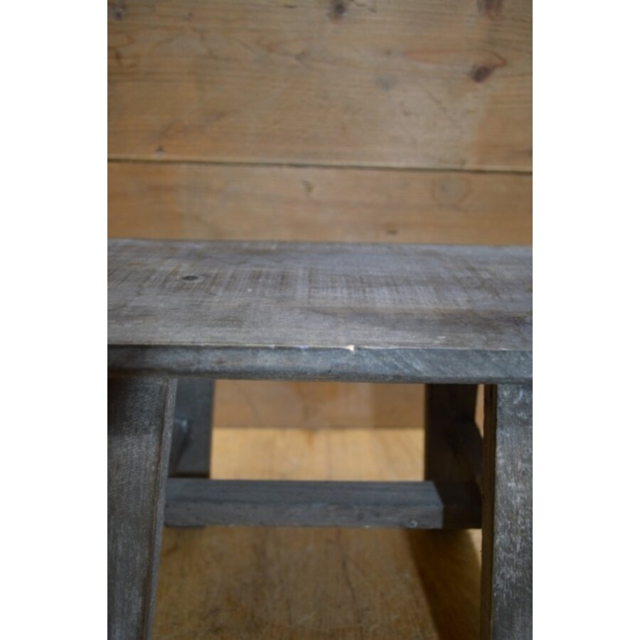 Houten krukje Aura Peeperkorn stijl-5