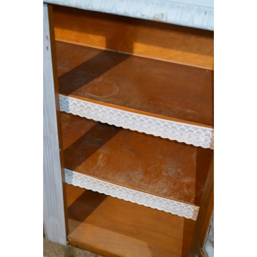 Klein vintage vitrinekastje met glas-in-lood deuren-6