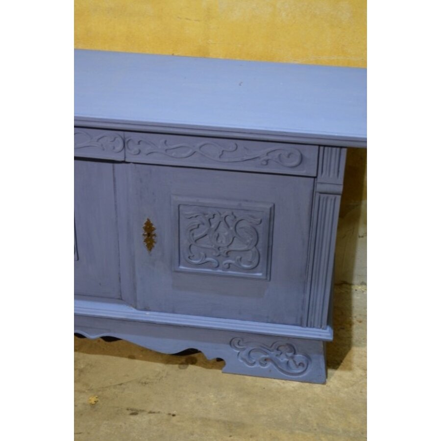 Gefineerd eiken dressoir met houtsnijwerk-5