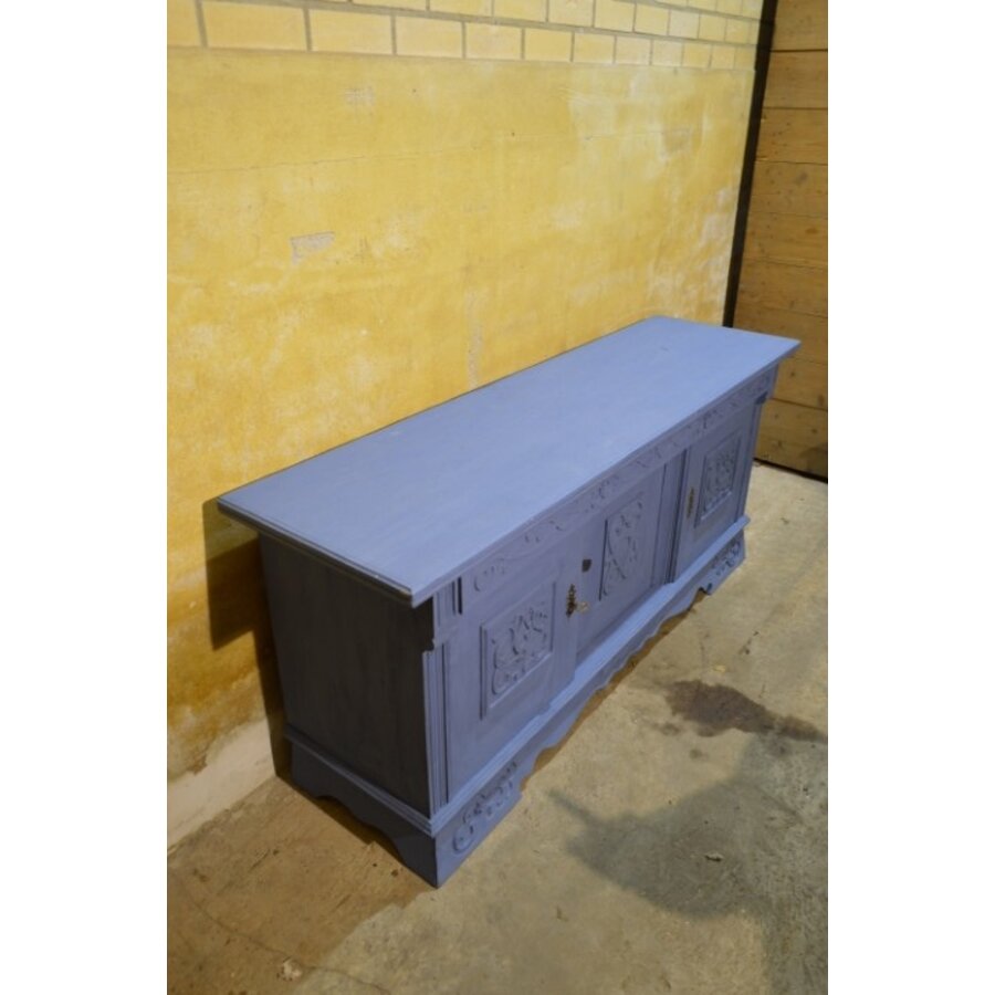 Gefineerd eiken dressoir met houtsnijwerk-2