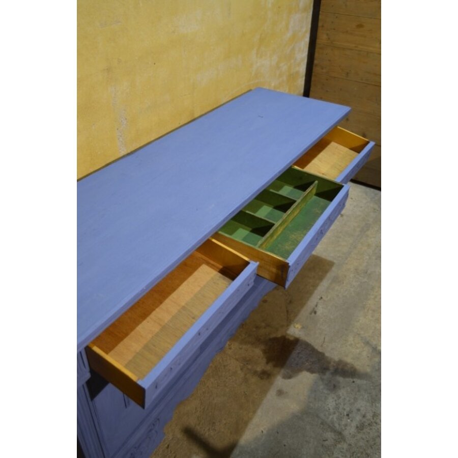 Gefineerd eiken dressoir met houtsnijwerk-3