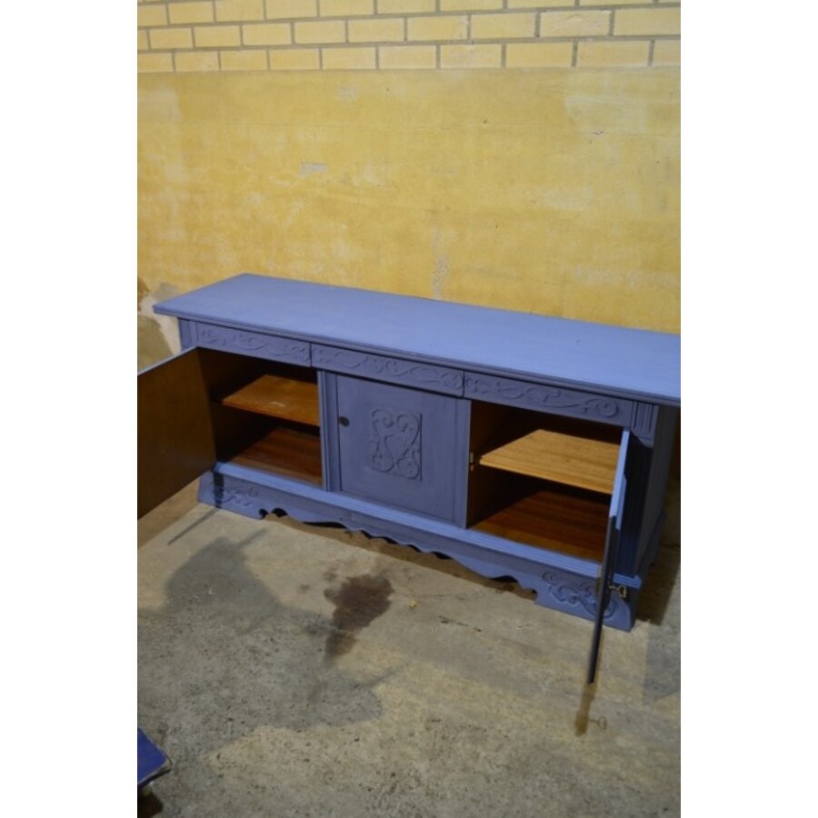 Gefineerd eiken dressoir met houtsnijwerk-4