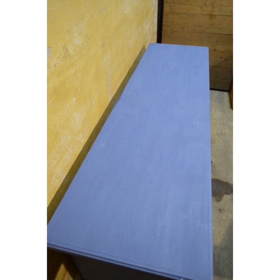 Gefineerd eiken dressoir met houtsnijwerk-9