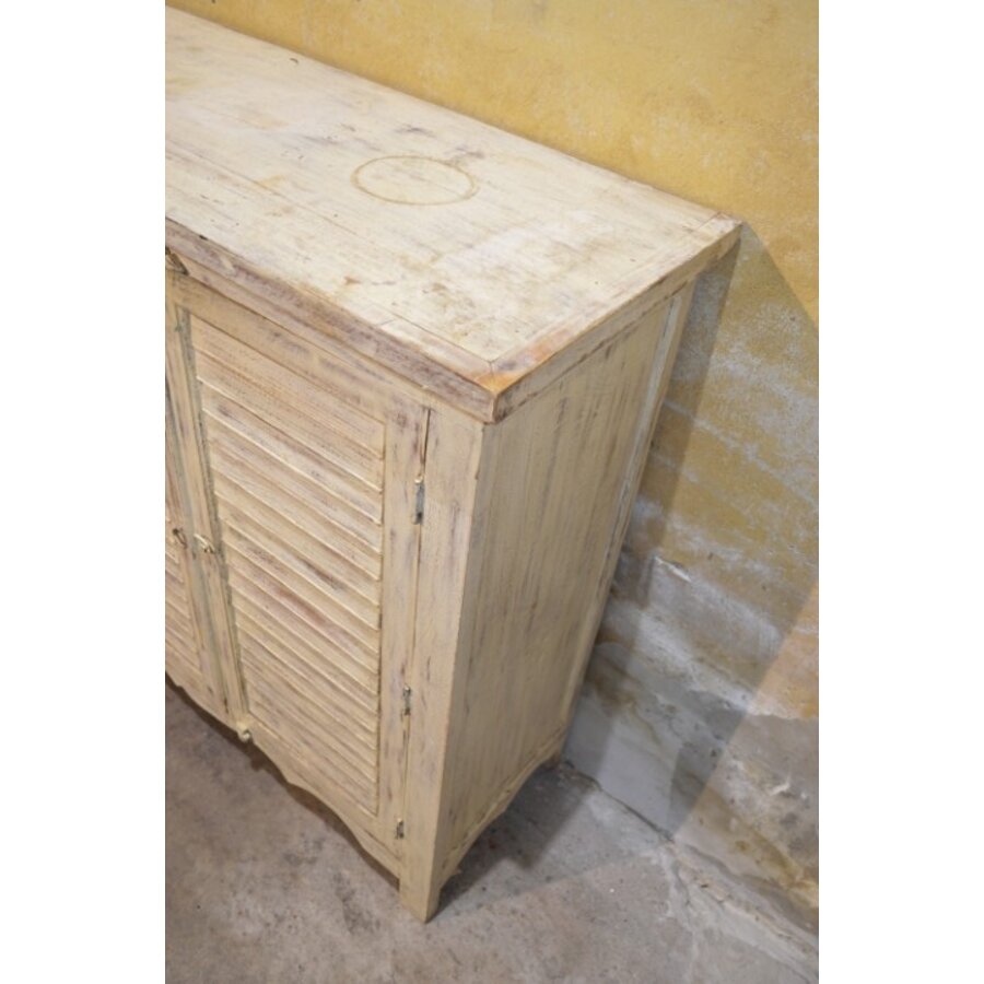 Brocante teakhouten dressoir met lamellendeuren en ruime vakken-4