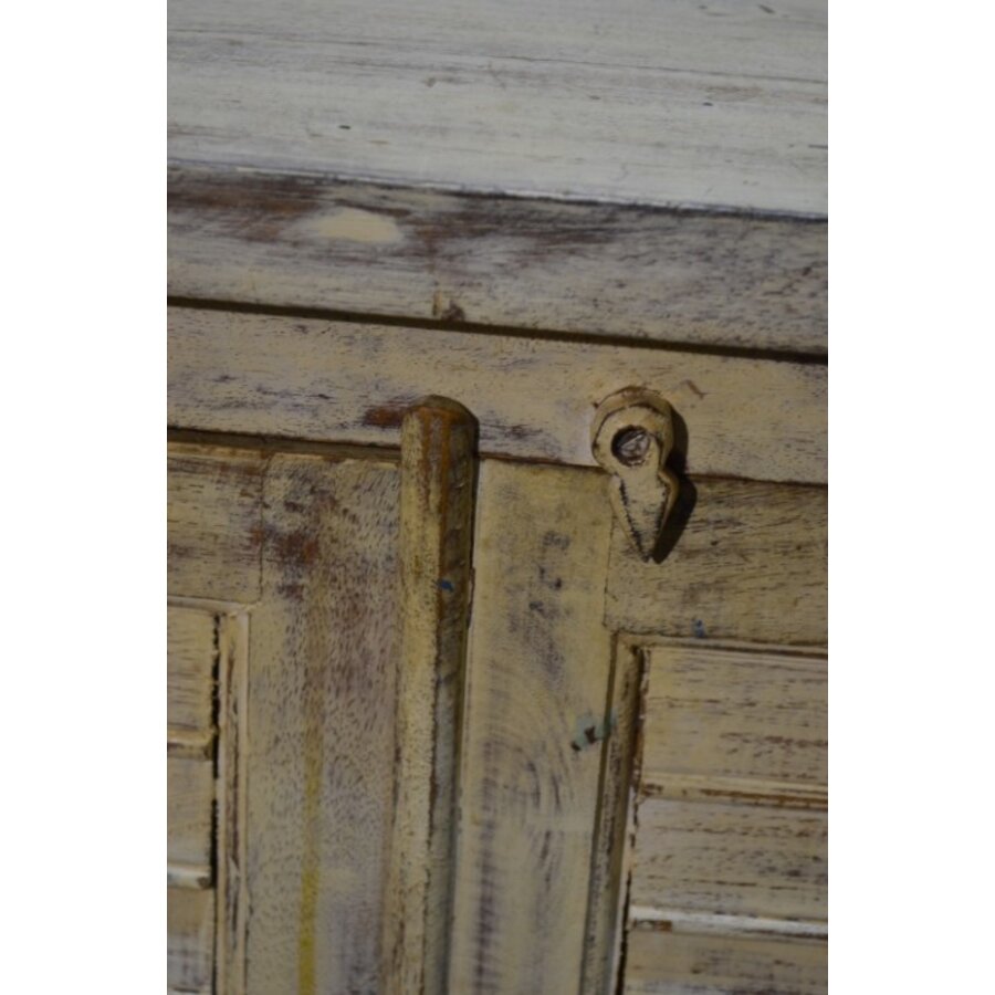 Brocante teakhouten dressoir met lamellendeuren en ruime vakken-9