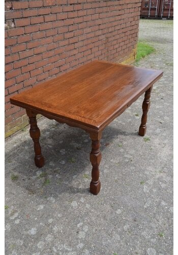 Donker eiken eettafel uitschuifbaar 