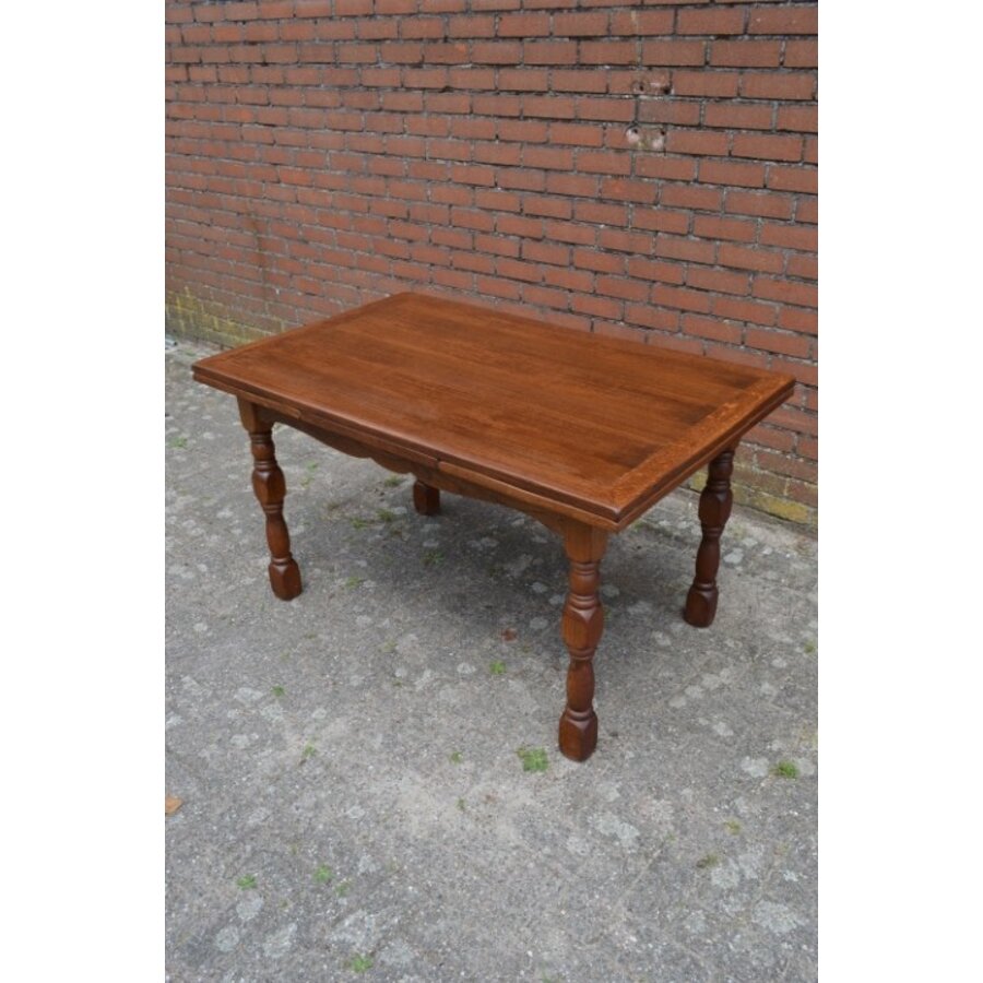 Donker eiken uitschuifbare eettafel met vaste poten-3