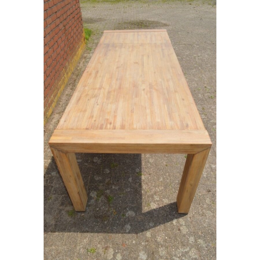 Massief teak uitschuifbare eettafel van Xooon met stoere used-look-1