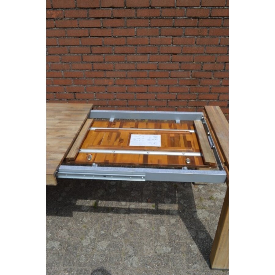 Massief teak uitschuifbare eettafel van Xooon met stoere used-look-6