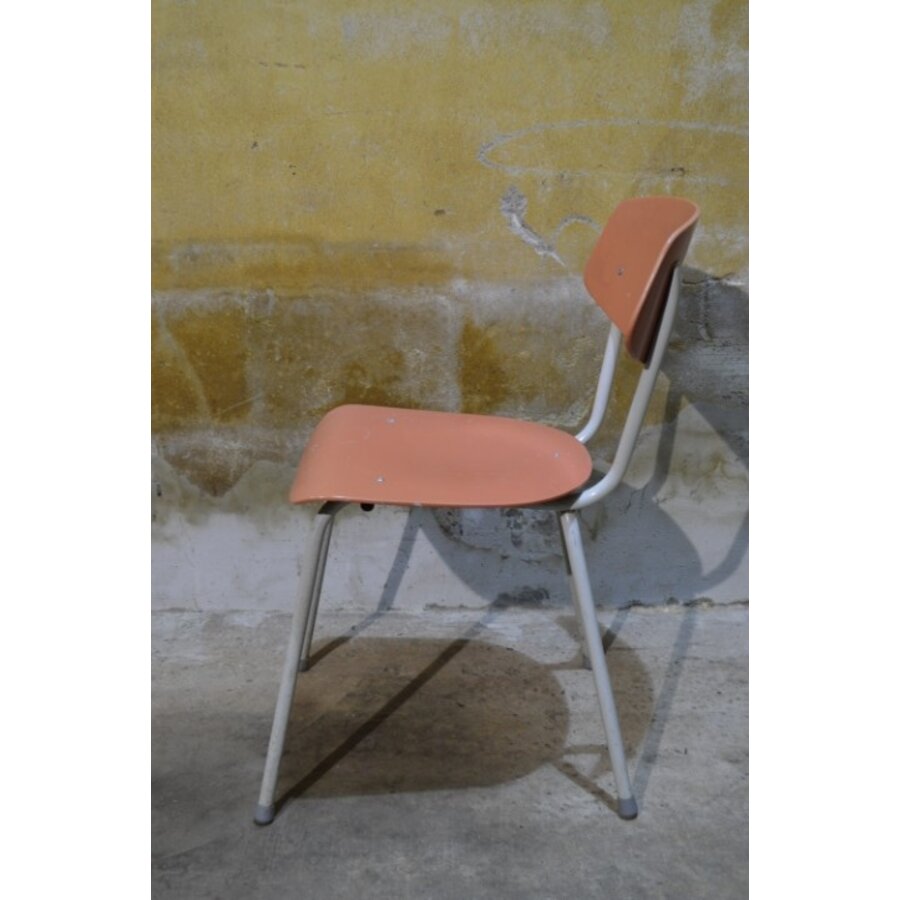 Vintage industriële stoel met zalmroze pagwood zitting-2