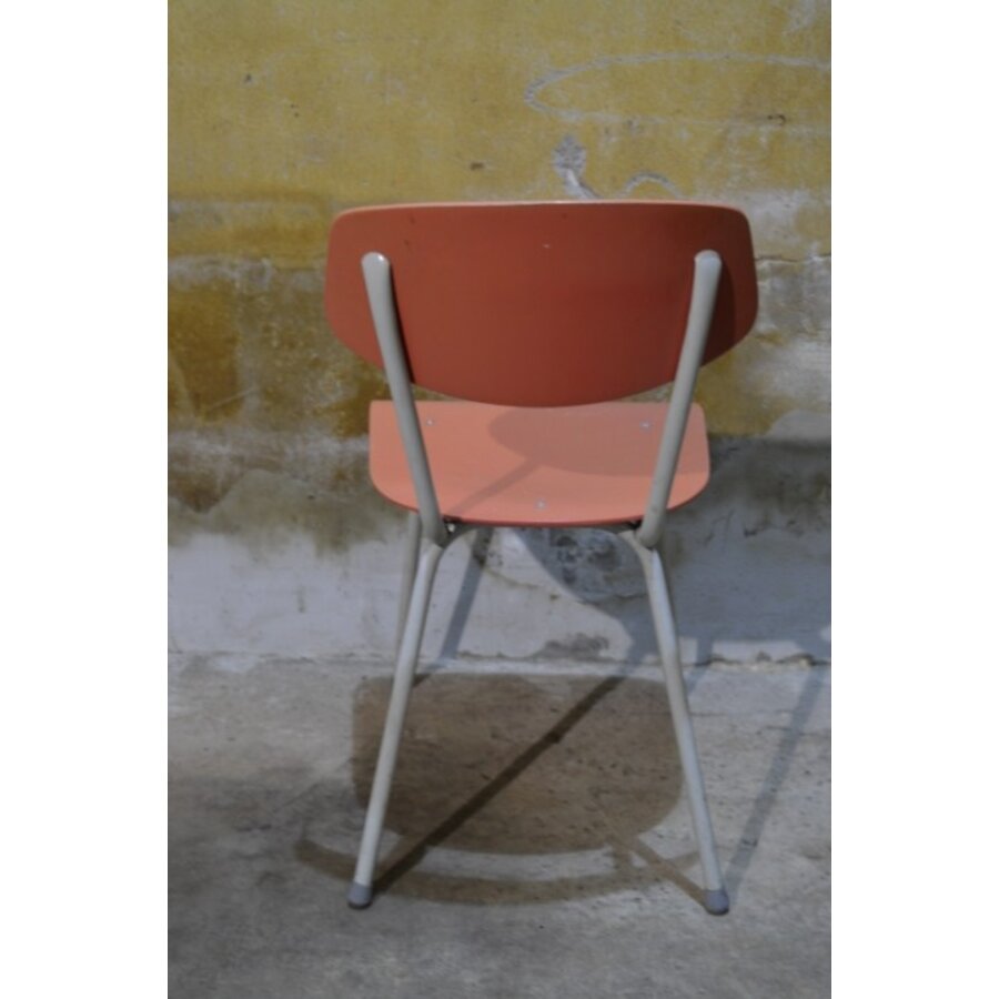 Vintage industriële stoel met zalmroze pagwood zitting-3