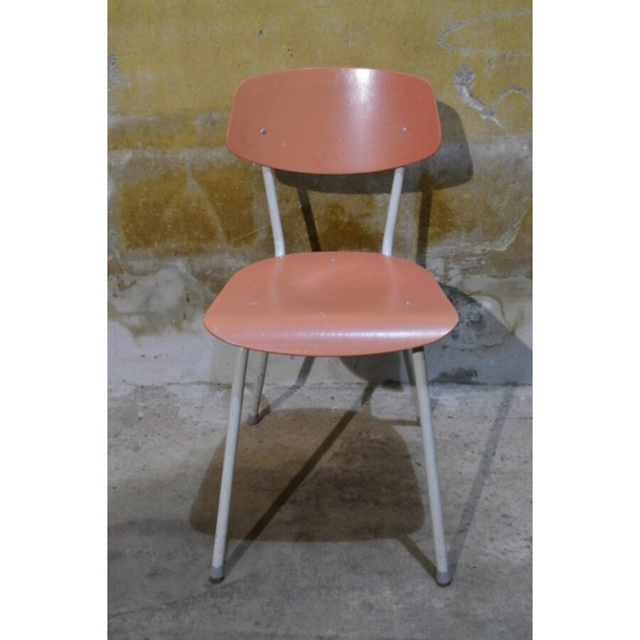 Vintage industriële stoel met zalmroze pagwood zitting-6