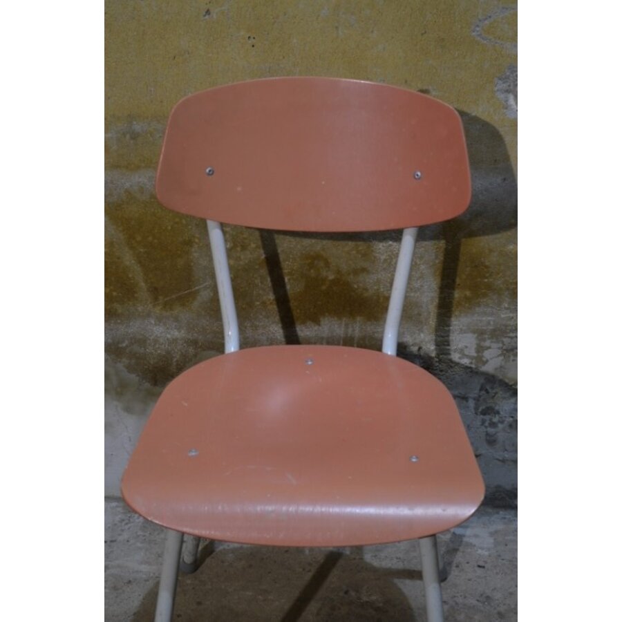 Vintage industriële stoel met zalmroze pagwood zitting-7