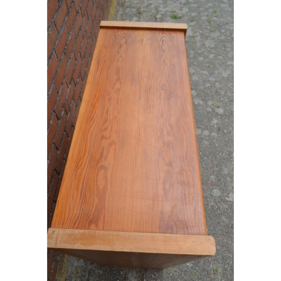 Compacte vintage grenen boekenkast met twee vaste planken-6