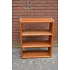 Retro grenen boekenkast