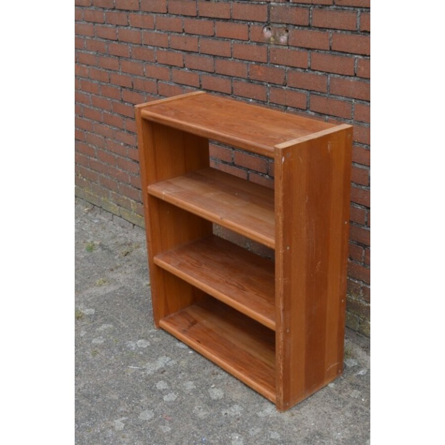 Compacte vintage grenen boekenkast met twee vaste planken-2