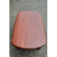 thumb-Eiken salontafel in mahoniekleur met afgeronde hoeken en onderplank-7