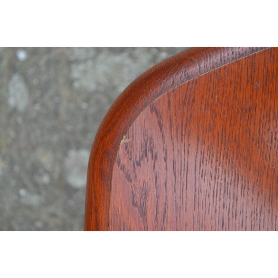 Eiken salontafel in mahoniekleur met afgeronde hoeken en onderplank-8