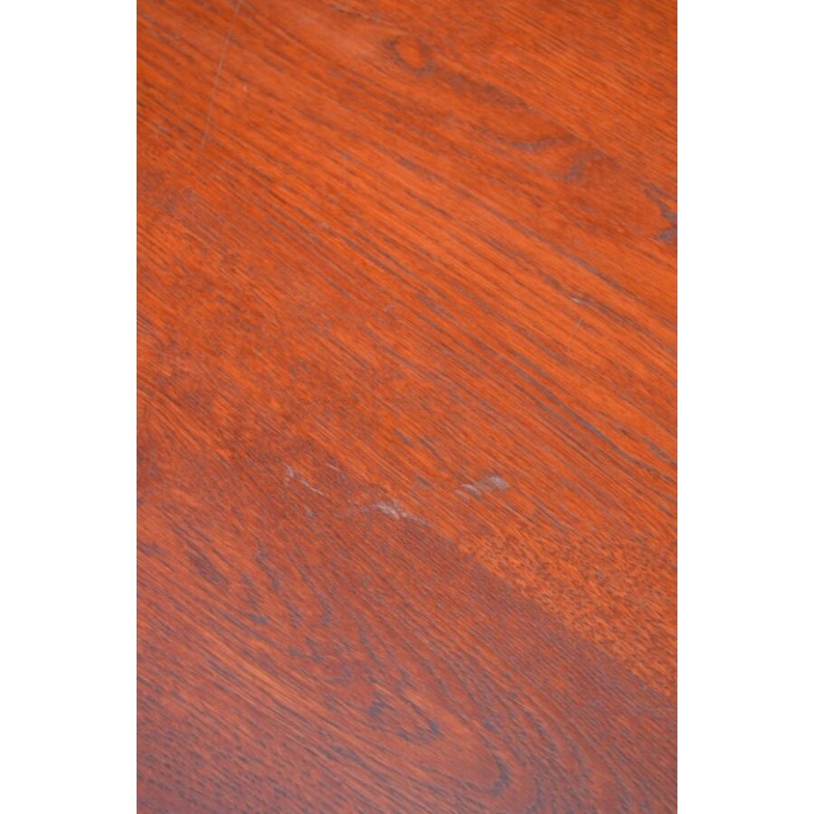 Eiken salontafel in mahoniekleur met afgeronde hoeken en onderplank-9