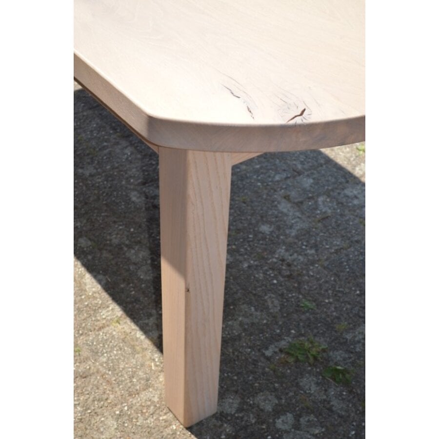 Massief eiken eettafel whitewash met afgeronde hoeken-5