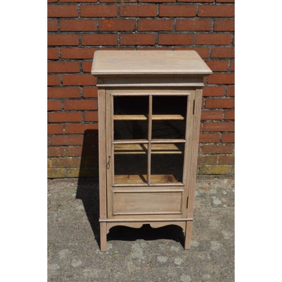 Klein eiken kastje met glazen ruitjes in Jugendstil stijl-2