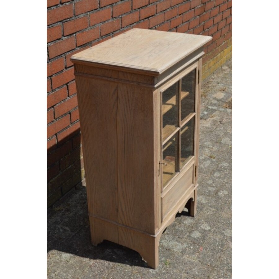 Klein eiken kastje met glazen ruitjes in Jugendstil stijl-3