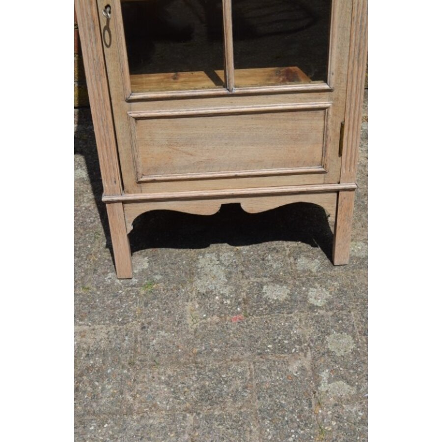Klein eiken kastje met glazen ruitjes in Jugendstil stijl-4