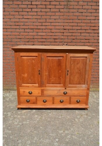 Teak dressoirkast / sloten kapot 