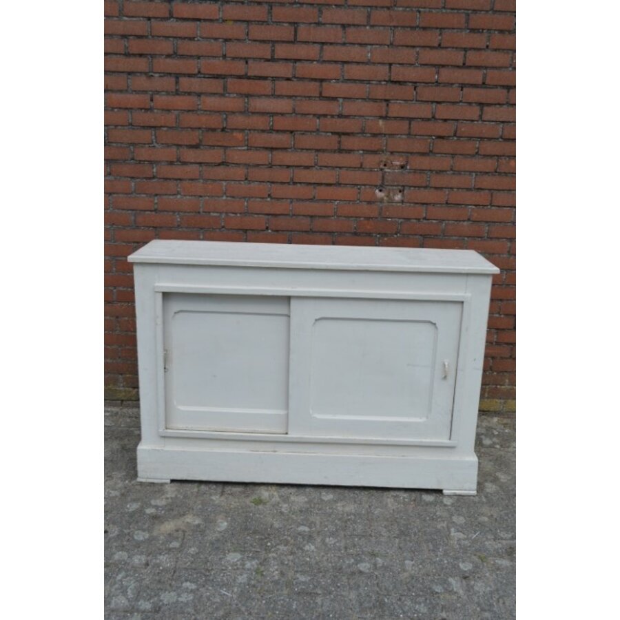 Antiek geschilderd grenen dressoir met schuifdeuren-2