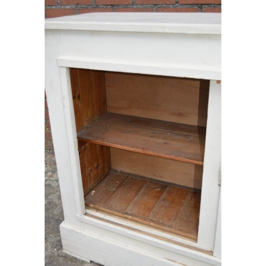 Antiek geschilderd grenen dressoir met schuifdeuren-5