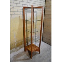 thumb-Smalle kersenhouten kast met glazen schappen-2