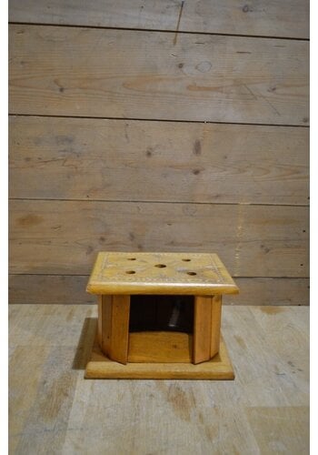 Houten voetenstoofje 
