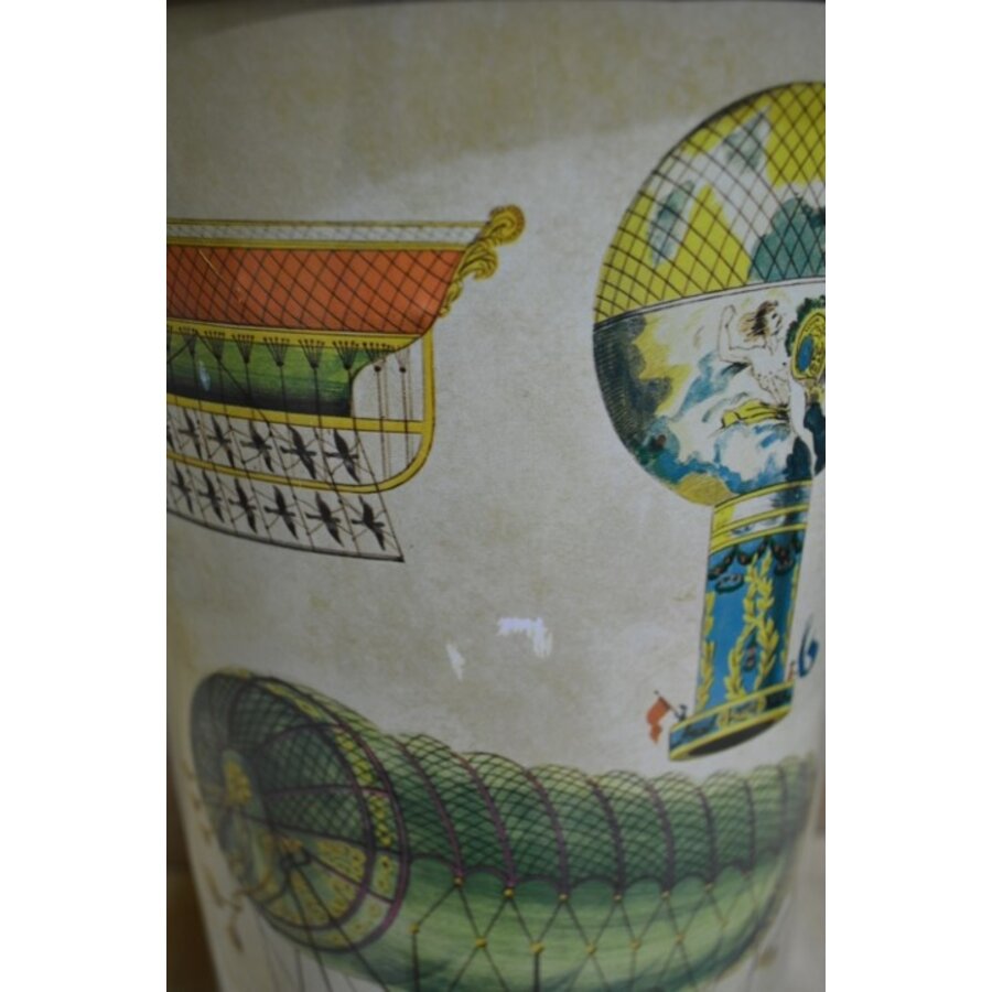 Groot rond vintage blik met luchtballonnen en zeppelins-3