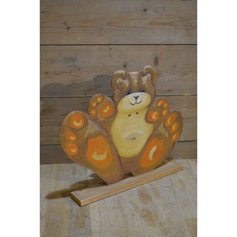 Vrolijke vintage beer van hout-5