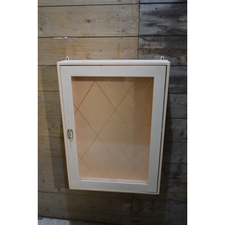 Houten hangkastje met ruitjesdeur-1