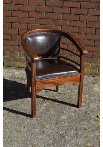 Armstoel koloniaal met leer 