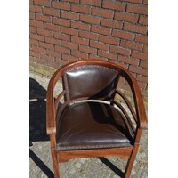 thumb-Koloniale houten armstoel met donkerbruin leer en siernagels-2
