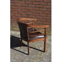 thumb-Koloniale houten armstoel met donkerbruin leer en siernagels-3