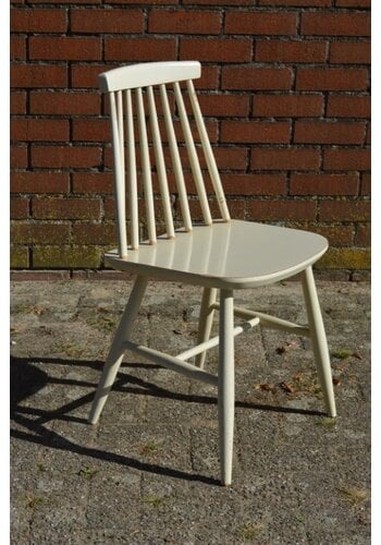 Spijlenstoeltje creme/hout 