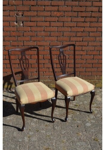 2 Engelse Chippendale stoeltjes 