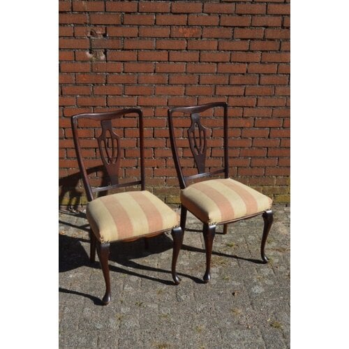 2 Engelse Chippendale stoeltjes 