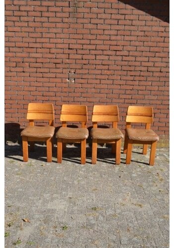 4 brutalist eiken designstoelen 