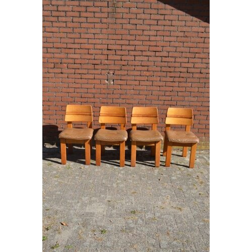 4 brutalist eiken designstoelen 