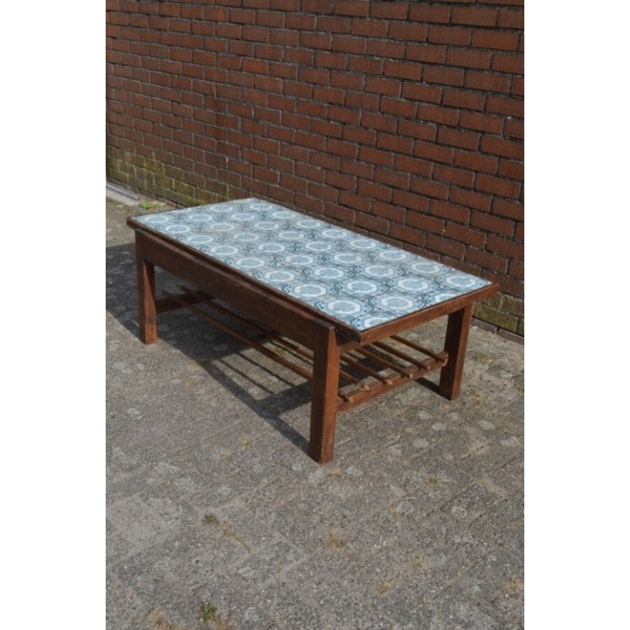 Salontafel met antieke tegeltjes en houten onderstel-2