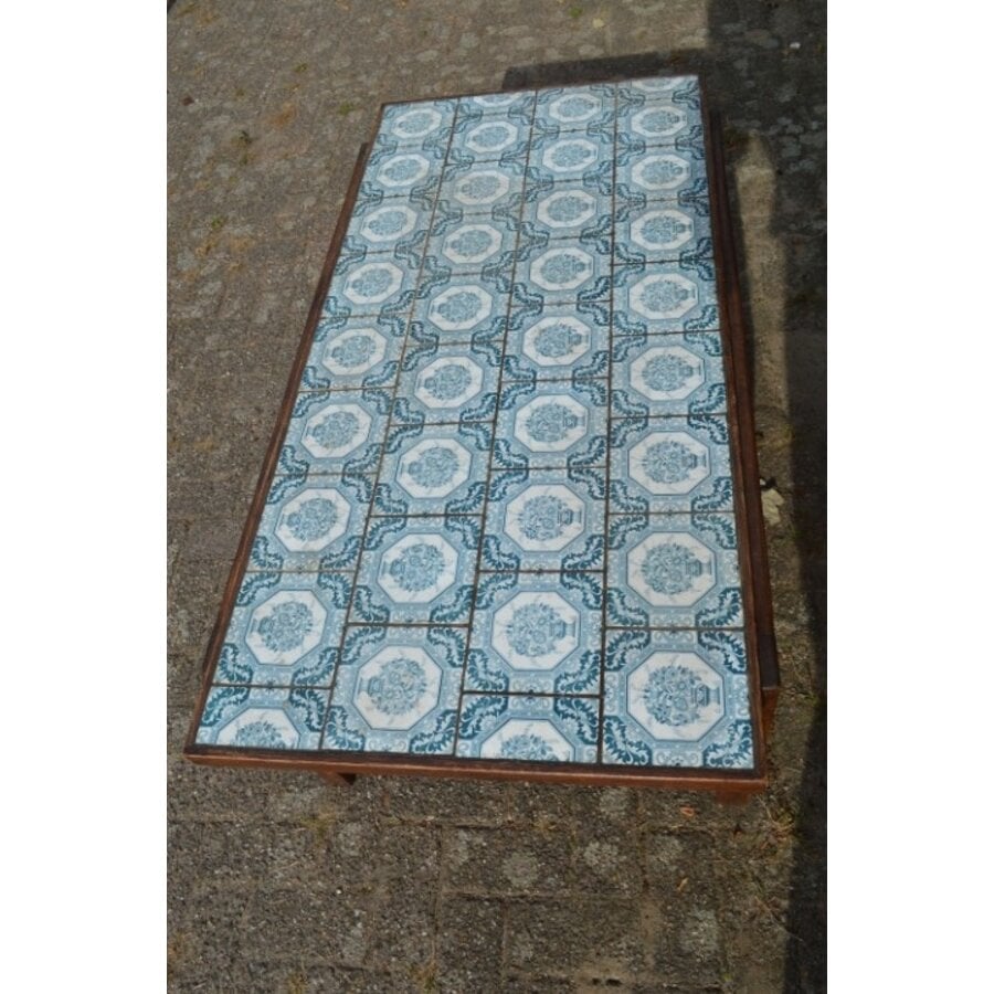 Salontafel met antieke tegeltjes en houten onderstel-3