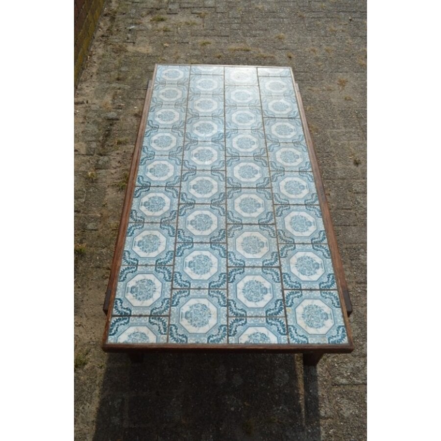 Salontafel met antieke tegeltjes en houten onderstel-8
