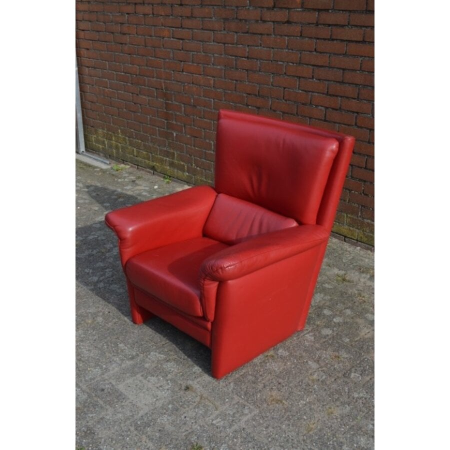 Comfortabele rode leren fauteuil met klassieke uitstraling-2
