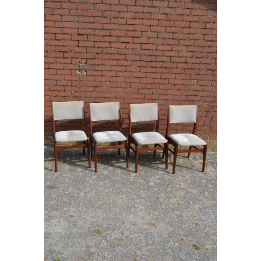 BAKO teak stoelen met stoffen zitting set van 4-1