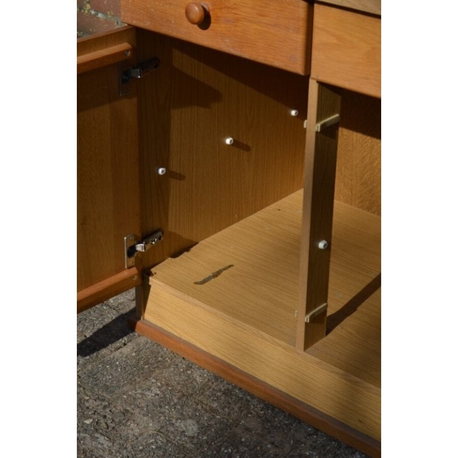 Landelijke buffetkast met vitrine opknapper-7