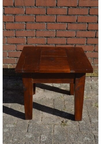 Teak bijzettafeltje 